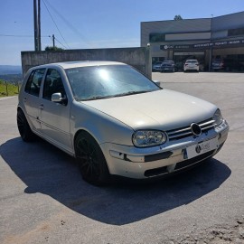 VOLKSWAGEN - GOLF