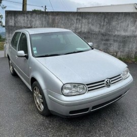 VOLKSWAGEN - GOLF