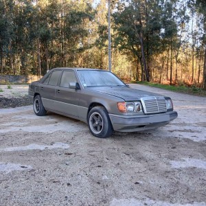 MERCEDES BENZ - 200D